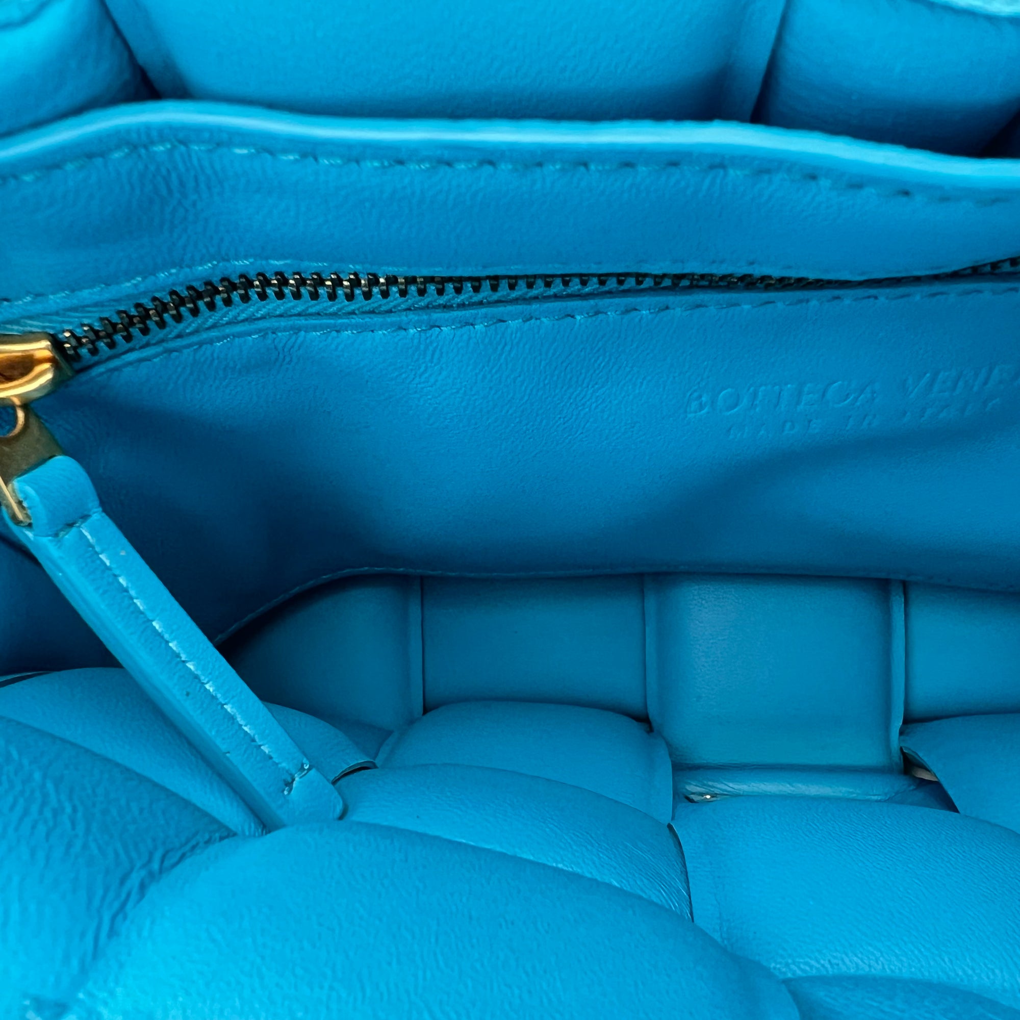 Padded Cassette Shoulder Bag Blue in Lambskin, Gold hardware - Image 14