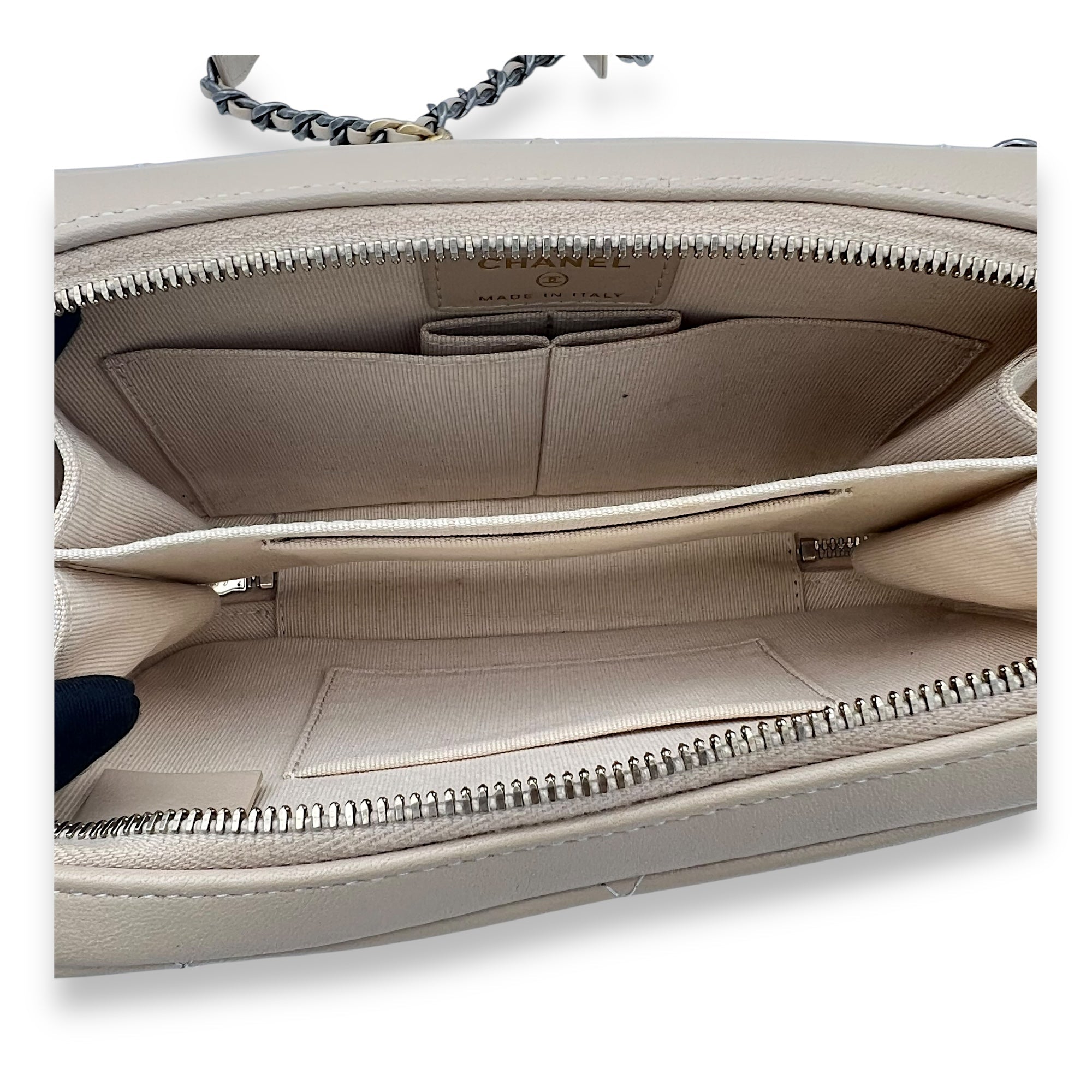 C19 Beige Clutch With Chain Camera Bag in Lambskin, Mixed hardware - Image 7