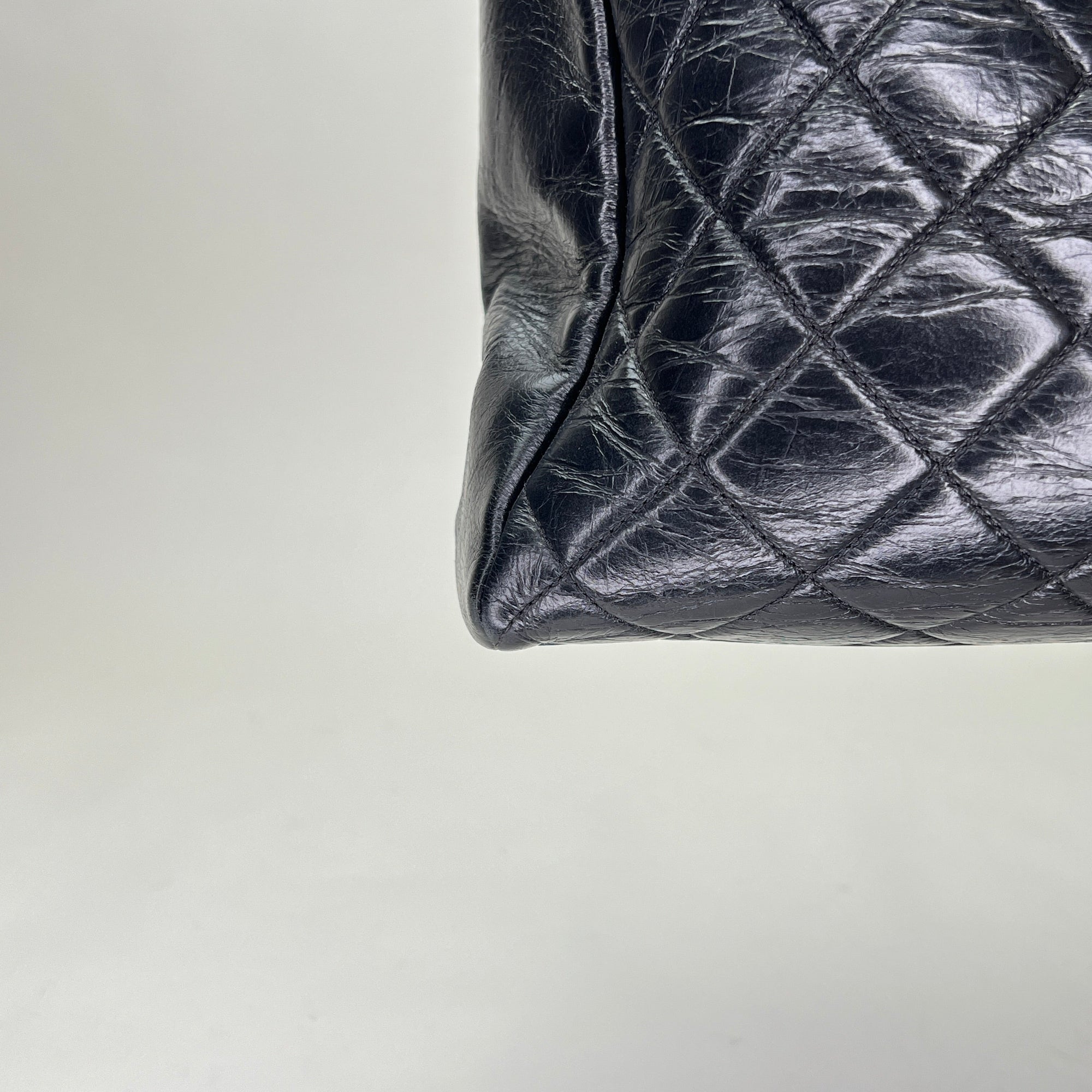 Glazed Quilted Nameplate Tote Tote bag in Calfskin, Ruthenium Hardware - Image 11