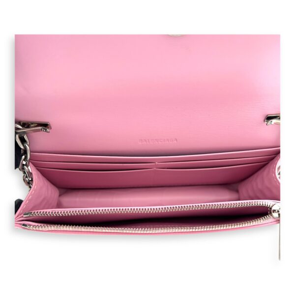Gossip Pink Wallet On Chain in Crocodile Embossed Calfskin, Silver hardware - Image 9