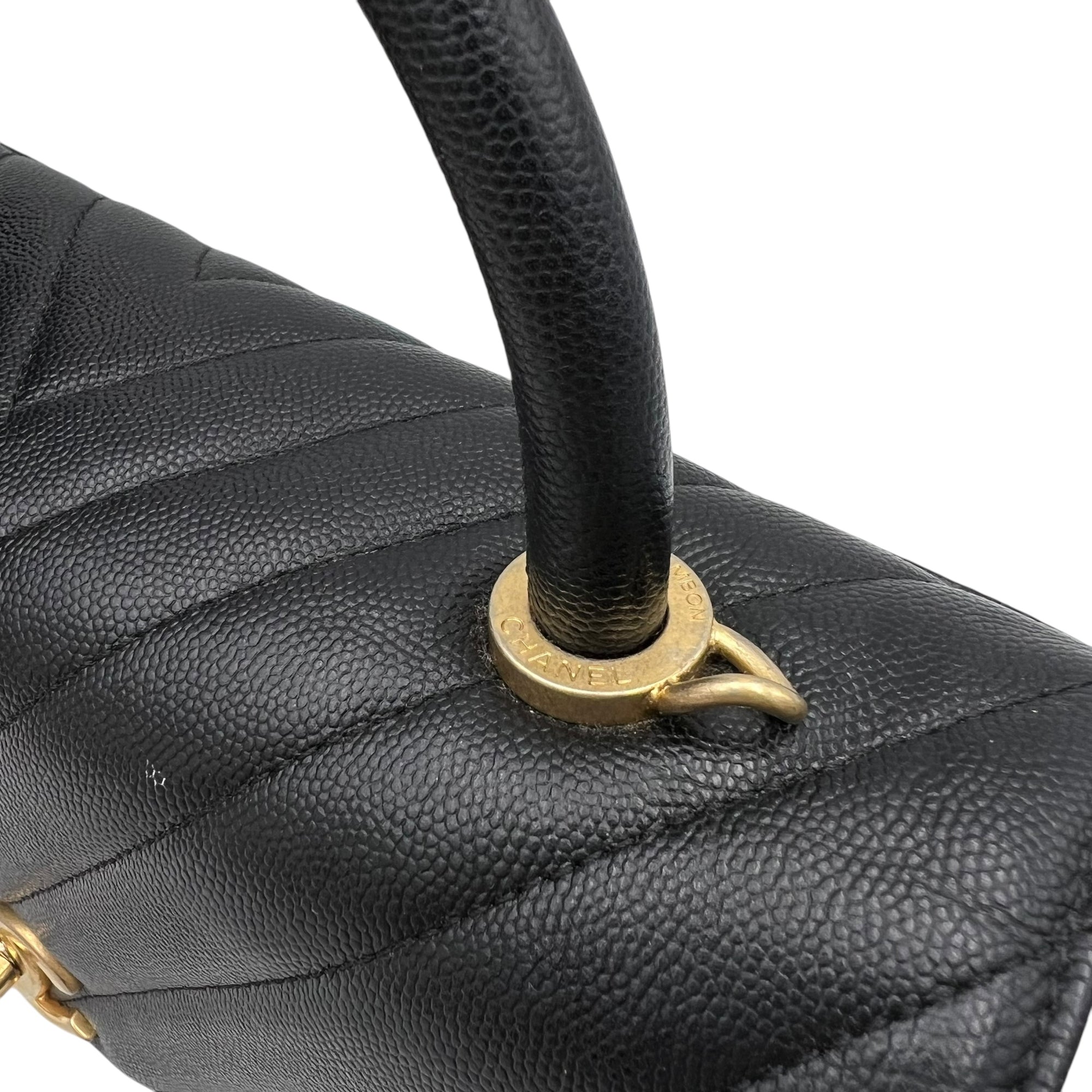 Coco Medium Black Top handle Bag in Caviar Leather, Gold hardware - Image 8