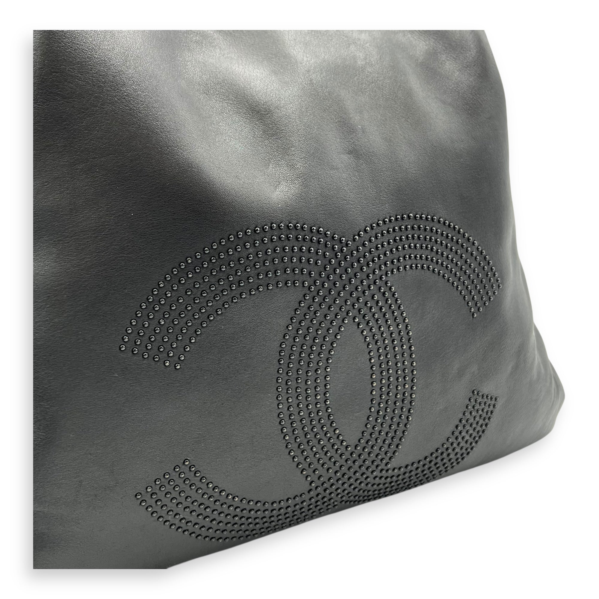 CC Black Shoulder Bag in Lambskin, Silver hardware - Image 8