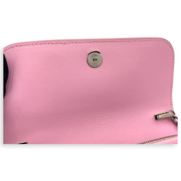 Gossip Pink Wallet On Chain in Crocodile Embossed Calfskin, Silver hardware - Image 6