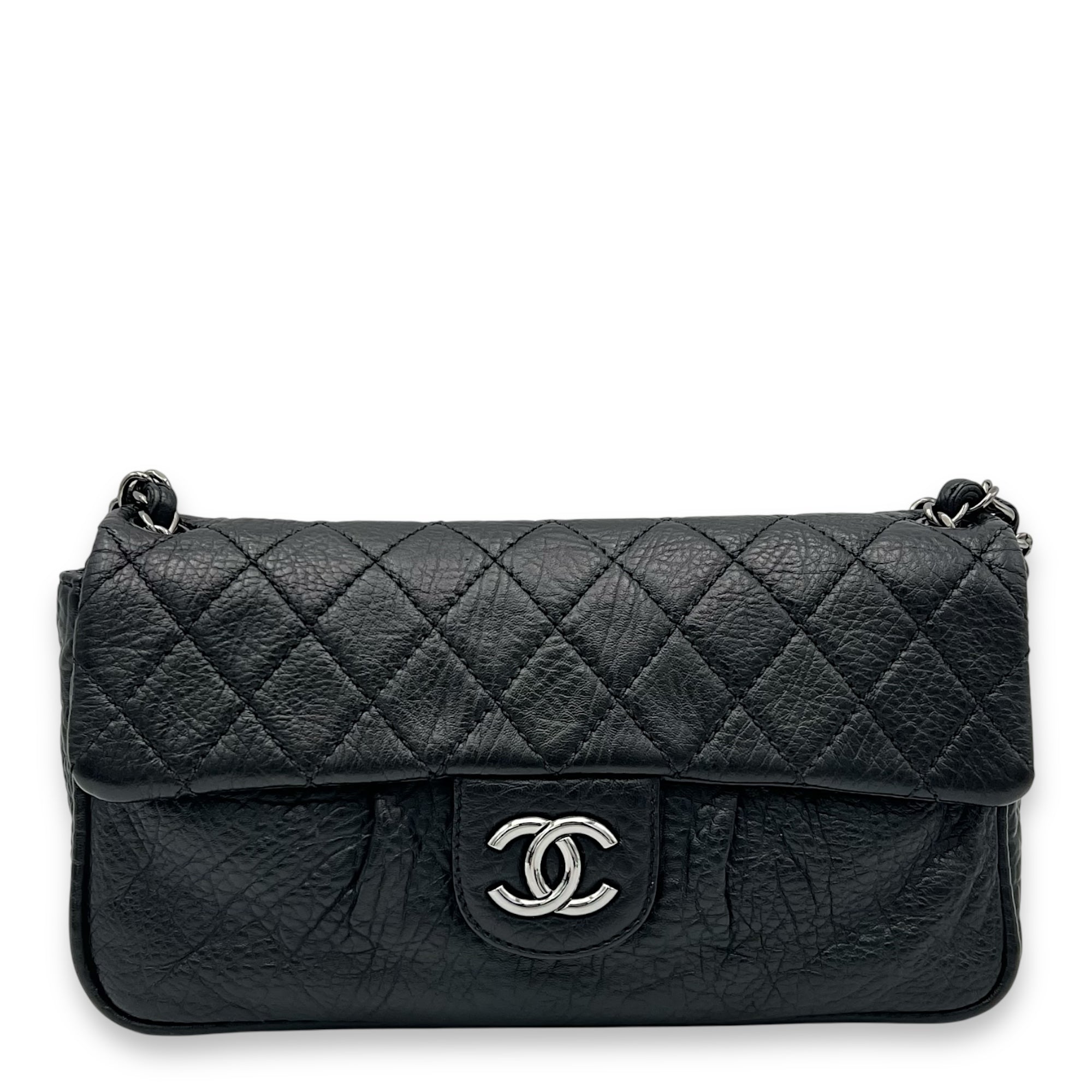 CC Flap bag Black Shoulder Bag in Calfskin, Silver hardware