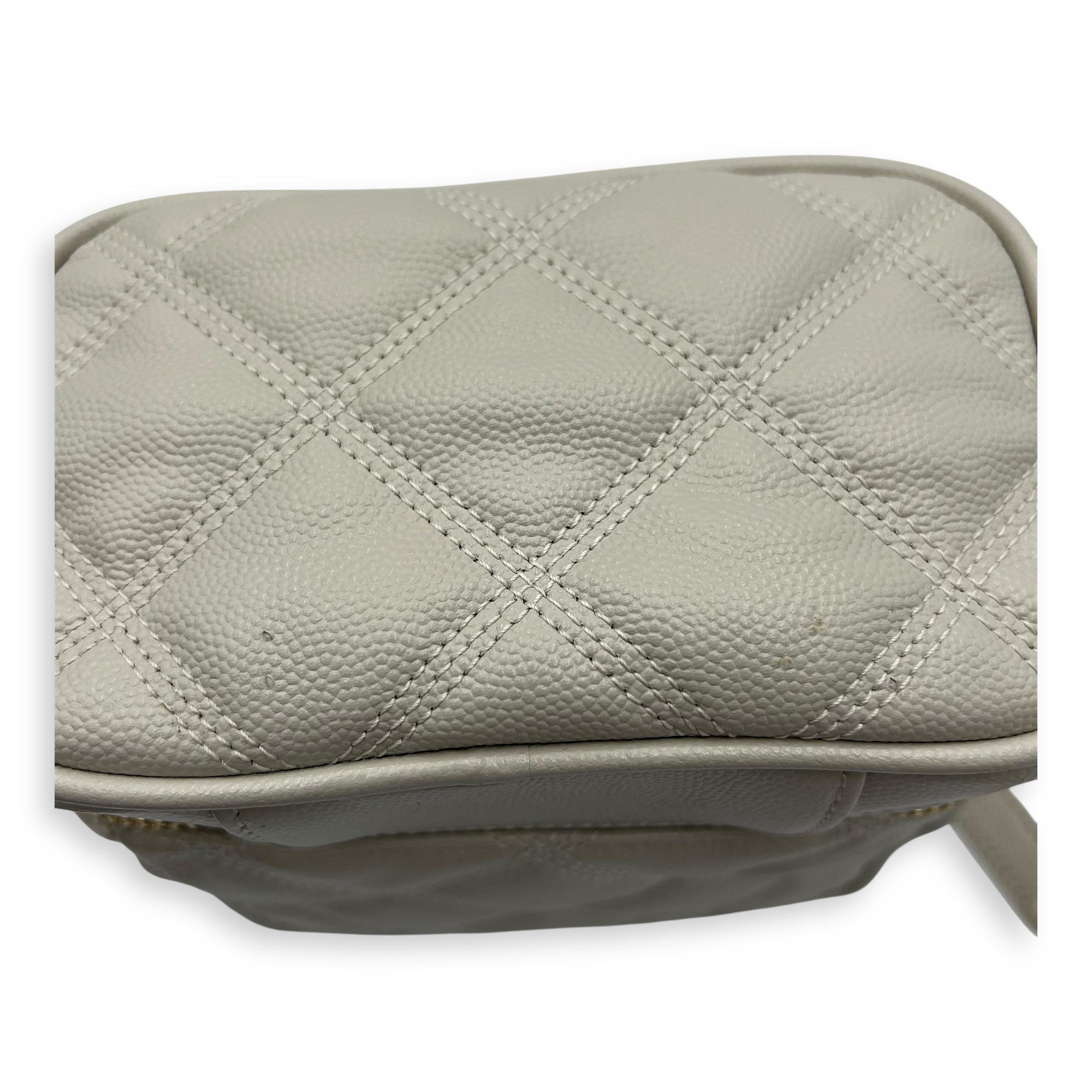 Quilted 80's Vanity Bag White in Calfskin, Gold hardware - Image 12
