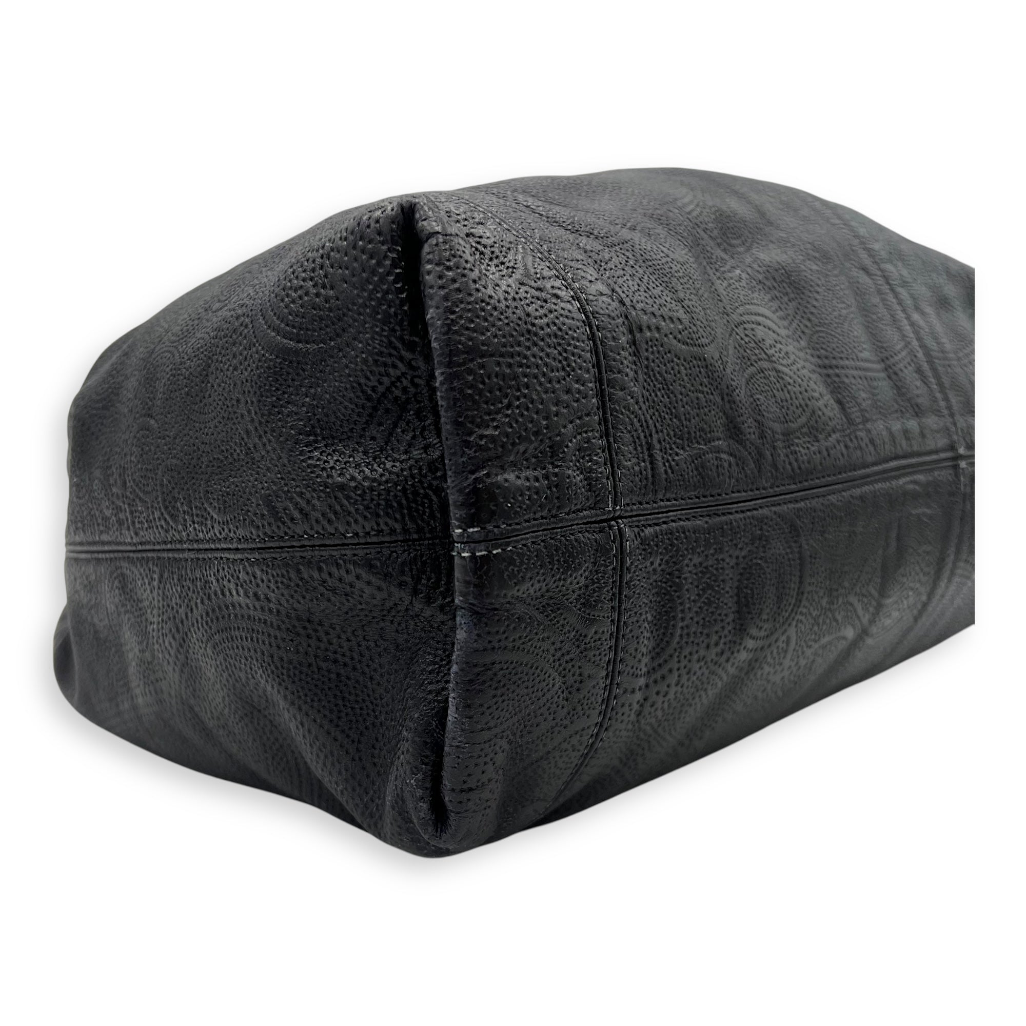 Paris- Moscow 2009 Black Shoulder Bag in Calfskin, Gold hardware - Image 10