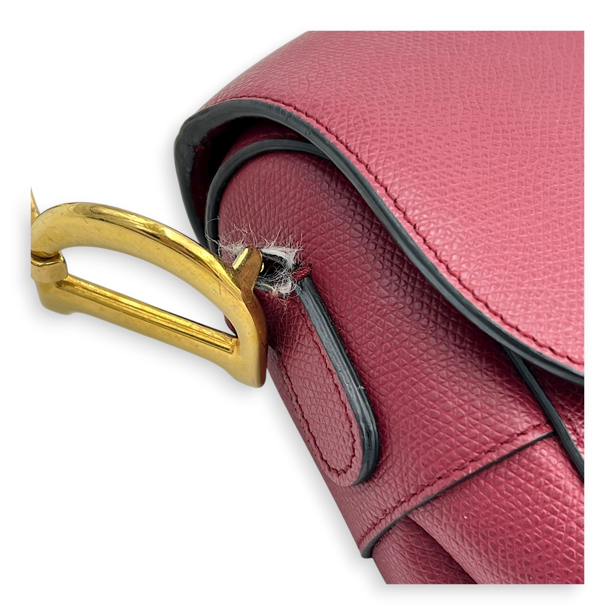 Saddle Shoulder Bag Medium Red in Calfskin, Gold hardware - Image 9